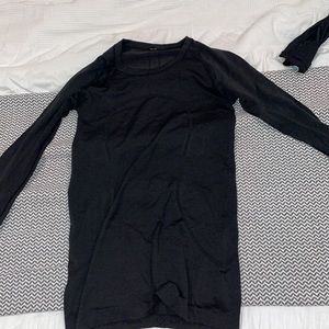 Long sleeve black lululemon top size 4